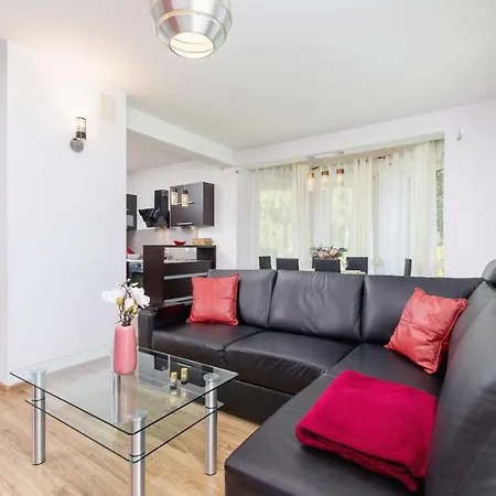 Three-bedroom House Czarnochowice By Renters Holiday home