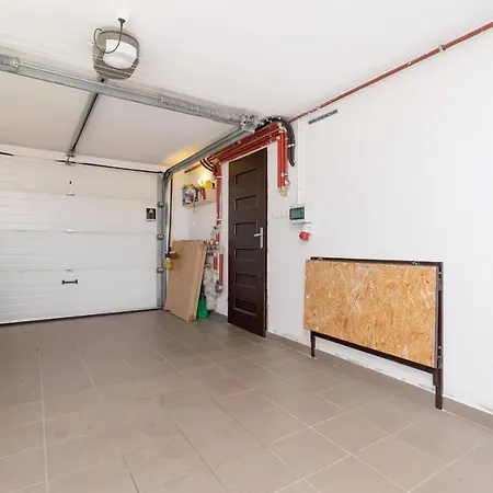 Three-bedroom House Czarnochowice By Renters Krakow