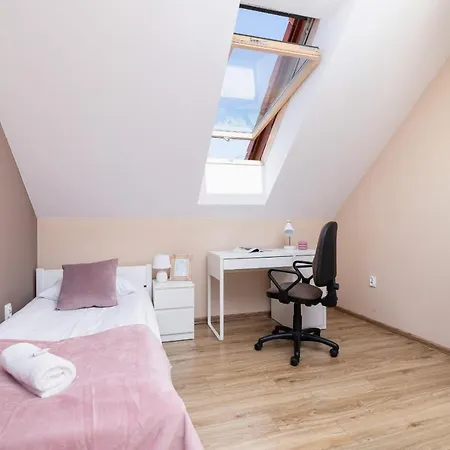 Three-bedroom House Czarnochowice By Renters Holiday home Krakow